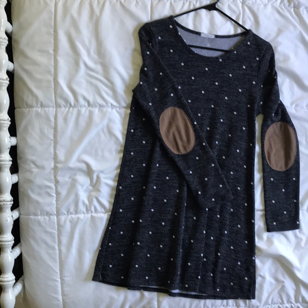 Dress with elbow detailing